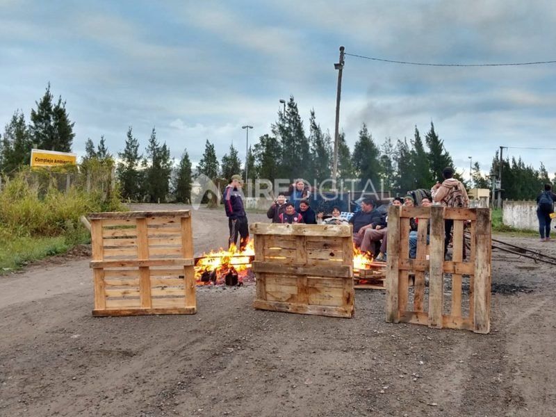 Protesta y piquete en el relleno sanitario: la recolección de residuos se hace “a medias”