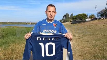El santafesino que conserva la camiseta que Lionel Messi usó en la cancha de Colón en la Copa América 2011