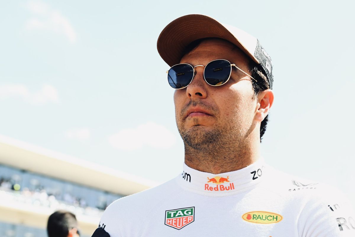 El director de Red Bull puso en duda la continuidad de Checo P&eacute;rez.