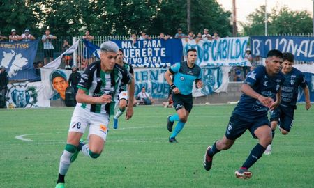 Sarmiento La Banda superó 3 a 1 a Villa Mitre en otro partido polémico y quedó a un partido de ascender a la Primera Nacional. Sarmiento La Banda superó 3 a 1 a Villa Mitre en otro partido polémico y quedó a un partido de ascender a la Primera Nacional.