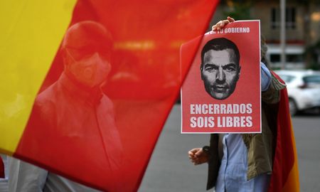 Mientras España se levanta gradualmente el confinamiento impuesto para contener el brote, la cifra de muertos ya alcanzó los 27.940. Mientras España se levanta gradualmente el confinamiento impuesto para contener el brote, la cifra de muertos ya alcanzó los 27.940.