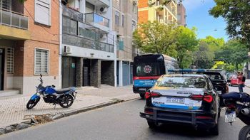Una joven de 22 años fue hallada muerta en su casa y su pareja murió tras caer desde un edificio en Rosario.