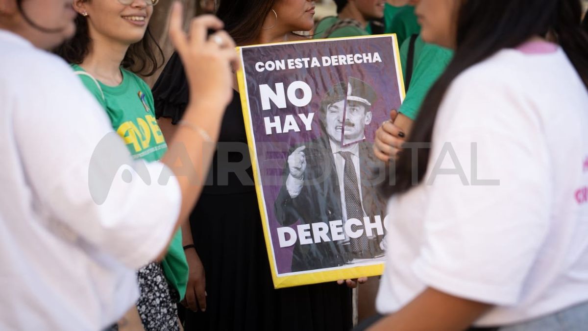 La Marcha Federal del Orgullo Antifascista y Antirracista contó con cartelería y cánticos contra Javier Milei. La Marcha Federal del Orgullo Antifascista y Antirracista contó con cartelería y cánticos contra Javier Milei.