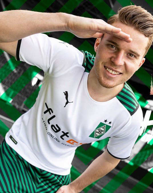 Así es el conjunto titular del Borussia Mönchengladbach alemán para la temporada 21-22., imitando el estilo de lo 70.