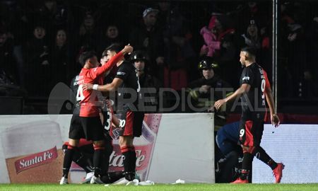 Colón derrotó a Estudiantes y volvió al triunfo en la Liga Profesional, ante un rival que acumulaba 16 partidos sin derrotas. Colón derrotó a Estudiantes y volvió al triunfo en la Liga Profesional, ante un rival que acumulaba 16 partidos sin derrotas.