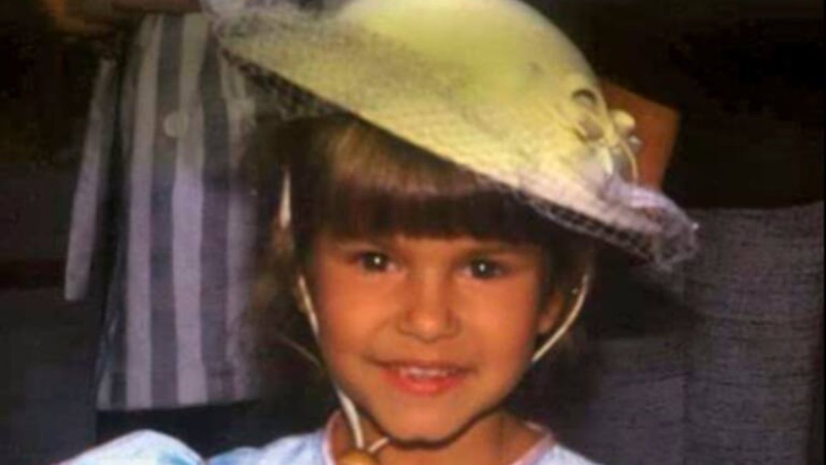Judith Barsi murió a los 10 años. La actriz infantil participó en producciones de cine y televisión y prestó su voz para The Land Before Time. Judith Barsi murió a los 10 años. La actriz infantil participó en producciones de cine y televisión y prestó su voz para The Land Before Time.