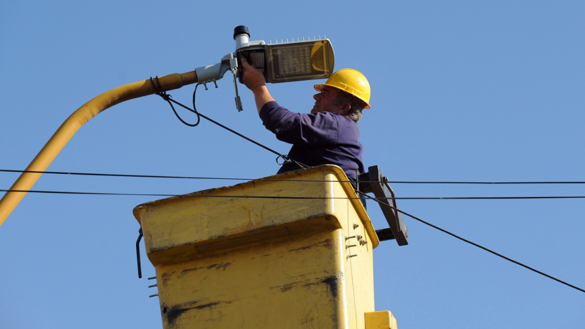 La Municipalidad de Santa Fe dio detalles sobre las empresas encargadas del mantenimiento de las luces. 