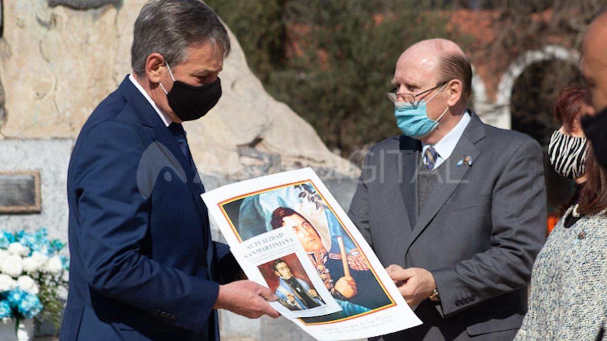 El intendente Emilio Jat&oacute;n en el acto por los 170 a&ntilde;os del fallecimiento del General Jos&eacute; de San Mart&iacute;n.