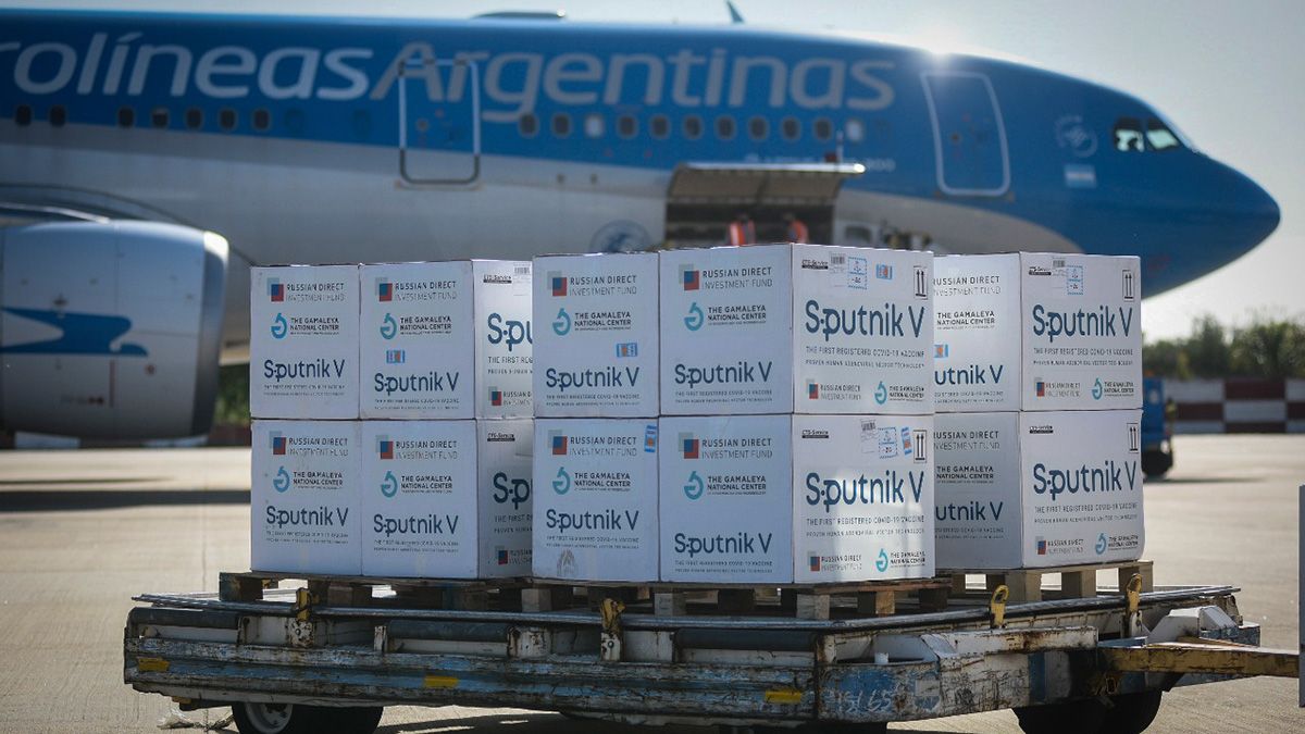 En el avión procedente de Moscú llegó también un cargamento con vacunas del componente 1 y 2.&nbsp;