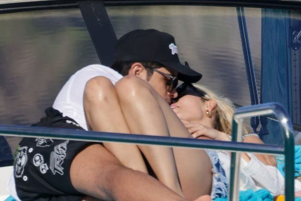 Danna Paola y Alex Hoyer, juntos en Ibiza.