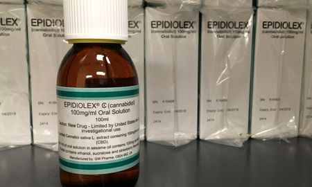 EE.UU. autoriza por primera vez un medicamento derivado del cannabis