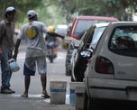 detuvieron a dos trapitos que se apedreaban en la via publica detuvieron a dos trapitos que se apedreaban en la via publica