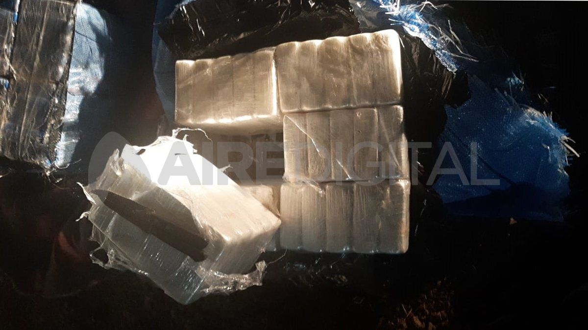 Uno de los bultos hallados en la cochera de Villa Constitución.