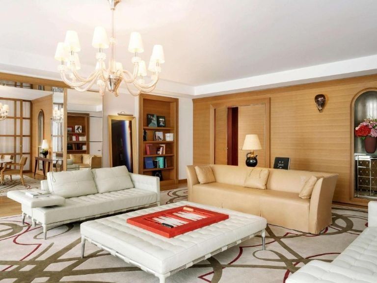 Royal Monceau, el hotel donde vivirá Lionel Messi y su familia.