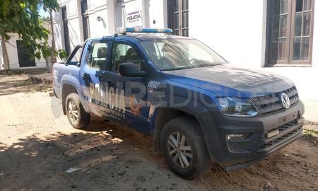 El patrullero de la comisaría 14 se rompió y está estacionado en frente de la dependencia judicial desde el sábado. El patrullero de la comisaría 14 se rompió y está estacionado en frente de la dependencia judicial desde el sábado.