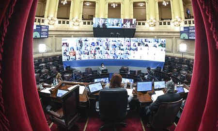 En una extensa sesión que duró más de nueve horas, los senadores nacionales aprobaron el proyecto de reforma judicial