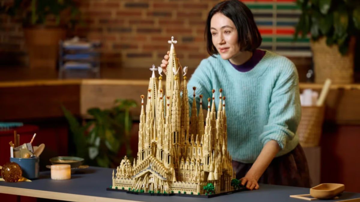 El lanzamiento comercial del set acompaña los festejos europeos por la finalización de la torre de Jesucristo en la basílica real de Barcelona.