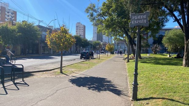 El hecho ocurrió en Plaza España, frente a la escuela Bustos.