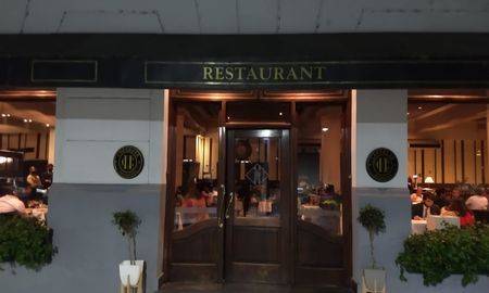 Los responsables del Restaurante del Hotel Castelar afirman que no violaron ninguna norma. Pero el Municipio y la Policía dicen otra cosa.