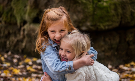 Tener hermanas no solo es hermoso: ¡también te hace un mejor persona, según la ciencia! Tener hermanas no solo es hermoso: ¡también te hace un mejor persona, según la ciencia!