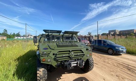 Grupos tácticos participaron de un allanamiento en la casa del presunto narco, situada en Arroyo Leyes. Grupos tácticos participaron de un allanamiento en la casa del presunto narco, situada en Arroyo Leyes.