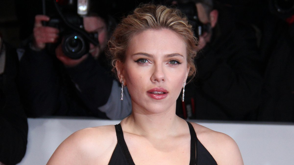 Scarlett Johansson acusó a miembros de la Asociación de Prensa Extranjera de Hollywood de realizar constantemente preguntas y comentarios sexistas.