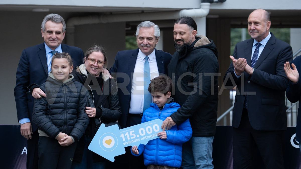 Hasta el momento, el Gobierno nacional impulsó 14.897 soluciones habitacionales en la provincia de Santa Fe. Hasta el momento, el Gobierno nacional impulsó 14.897 soluciones habitacionales en la provincia de Santa Fe.