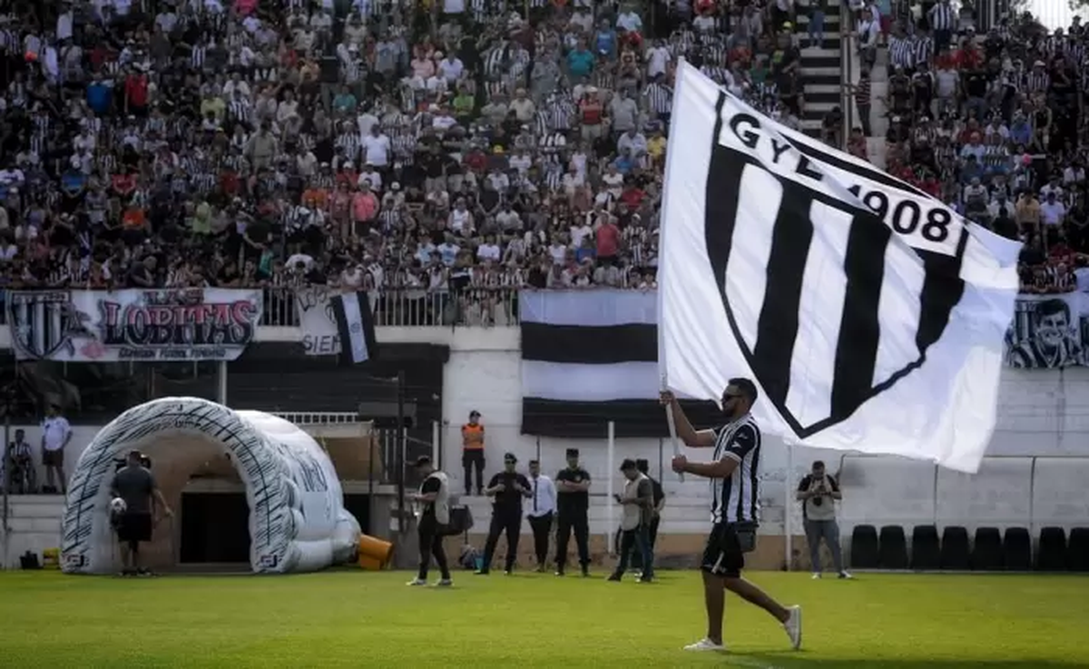Gimnasia y Colón jugarán en Mendoza solo con hinchas locales. Gimnasia y Colón jugarán en Mendoza solo con hinchas locales.