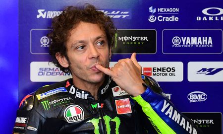 Valentino Rossi tiene coronarus y no podrá correr la próxima fecha del MotoGP en Aragón, España. Valentino Rossi tiene coronarus y no podrá correr la próxima fecha del MotoGP en Aragón, España.