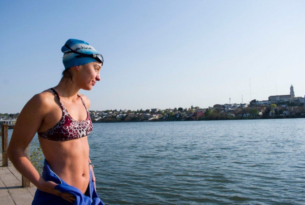 Una joven nadó 114 kilómetros y unió dos ciudades