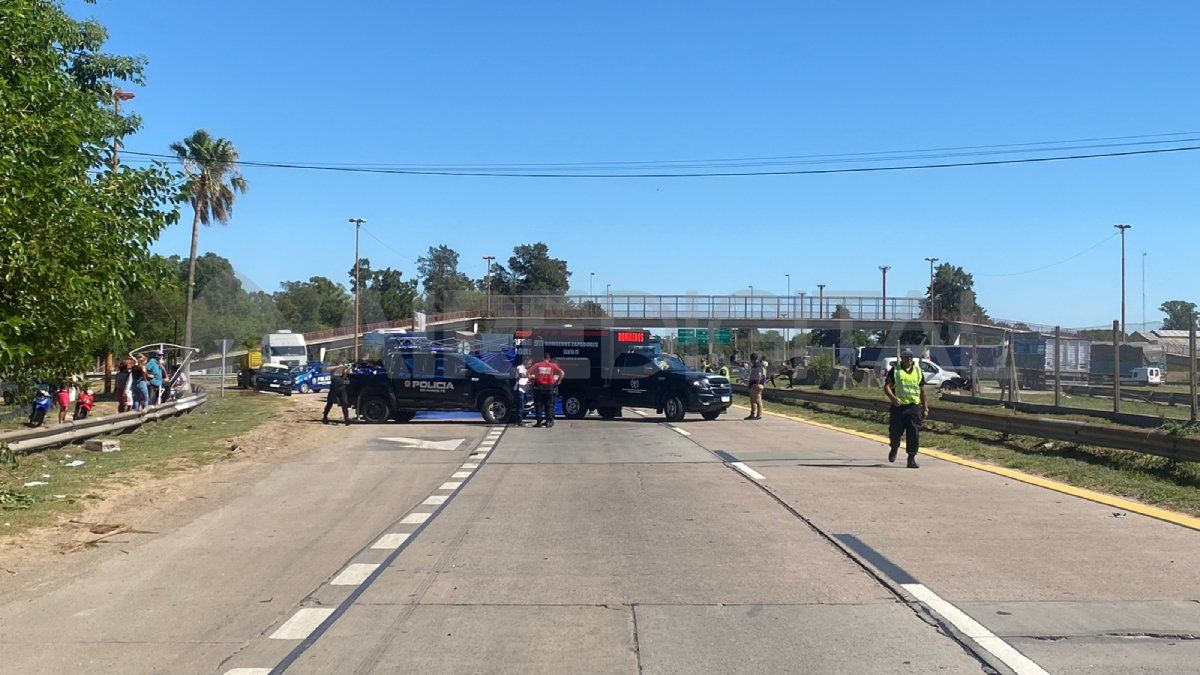 Luego de más de una hora de estar cortado el tránsito, minutos después de las 10 se empezó a normalizar la circulación de vehículos.