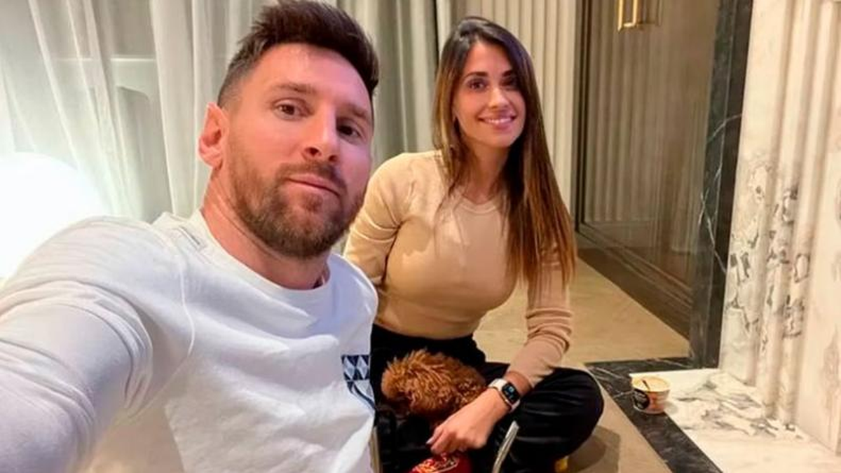 Lionel Messi y Antonela Roccuzzo compraron churros en Funes. Casi no los atienden.