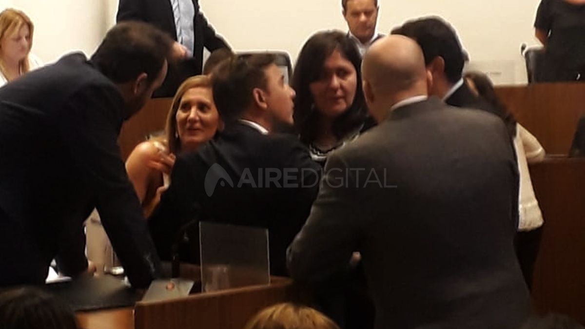El Concejo vivió una acalorada sesión por la readecuación de fondos presupuestarios pedido por el Intendente José Corral.&nbsp;
