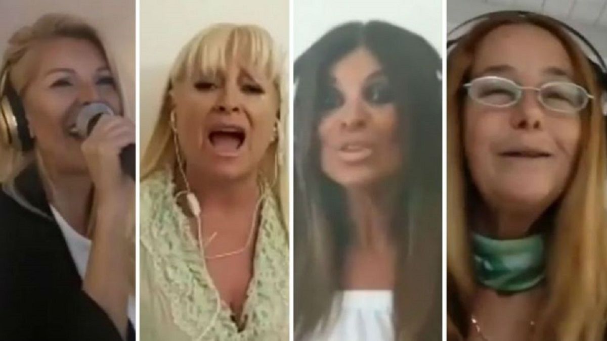 Las Primas grabando cada una desde su casa.