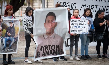 Familiares y allegados a Ayrton se congregaron frente a tribunales Familiares y allegados a Ayrton se congregaron frente a tribunales