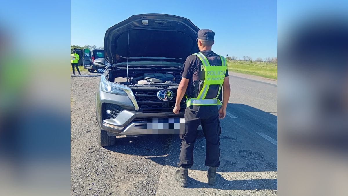 Un policía fue arrastrado unos 60 metros por el conductor de una camioneta que huyó de un control sobre la Ruta Nacional 34.