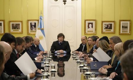 Aire de Santa Fe | Milei con legisladoes nacionales.jpeg