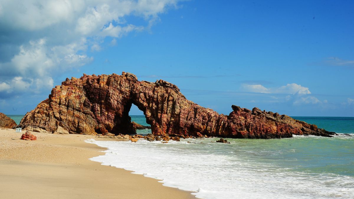 Jericoacoara, un paraíso escondido con mar turquesa y dunas doradas. Jericoacoara, un paraíso escondido con mar turquesa y dunas doradas.