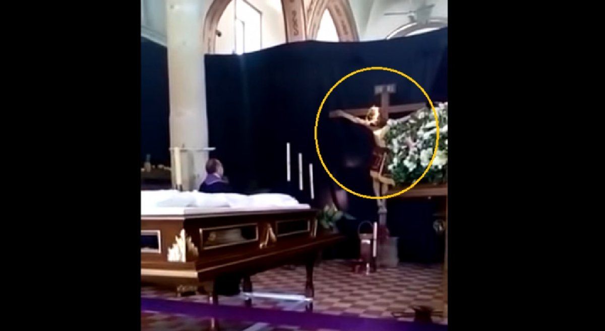 Video: captaron una estatua de Jesús que mueve la cabeza