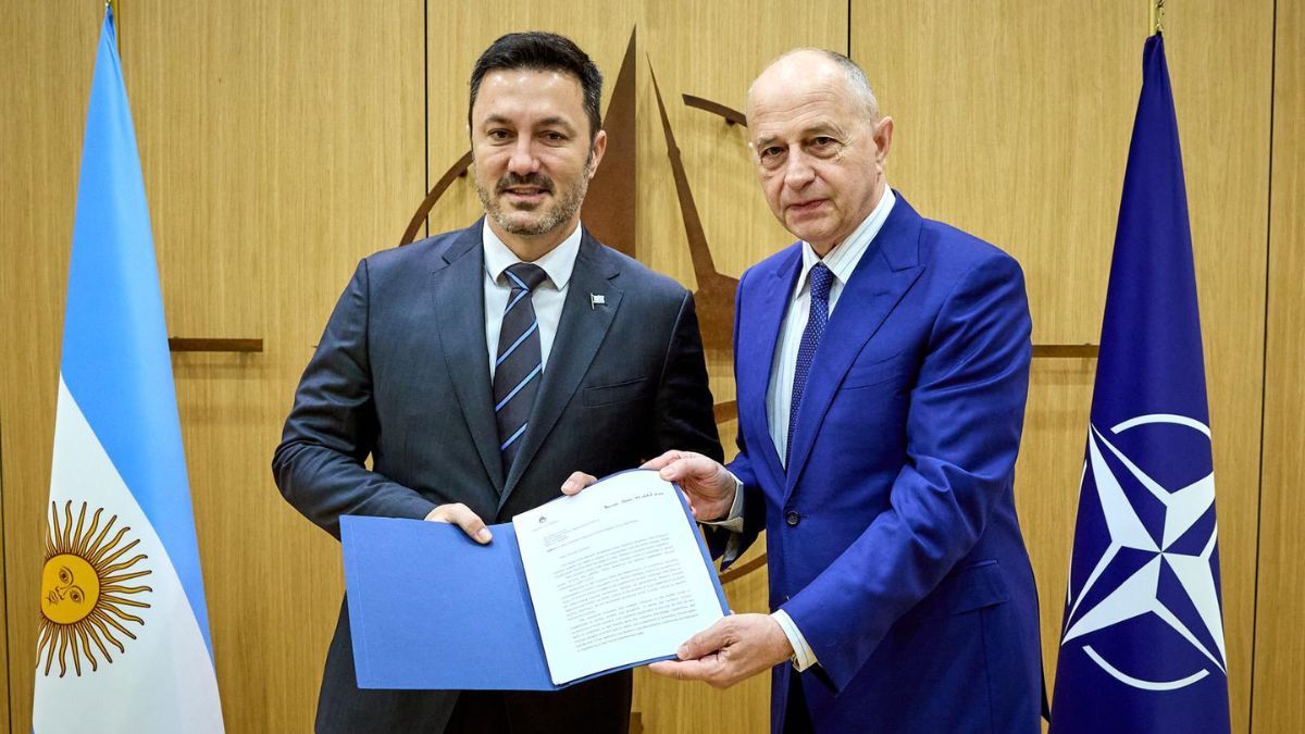 El ministro de Defensa presentó la solicitud ante el secretario General Adjunto de la organización.