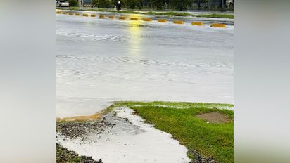Sorpresa de vecinos en el norte de Santa Fe: agua con espuma y olor extraño tras la tormenta