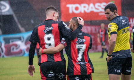 Con tres goles de Ezequiel Aguirre, Defensores de Belgrano goleó a Almirante Brown, y llegará entonado a Santa Fe, para la vuelta de Osella en Colón. Con tres goles de Ezequiel Aguirre, Defensores de Belgrano goleó a Almirante Brown, y llegará entonado a Santa Fe, para la vuelta de Osella en Colón.