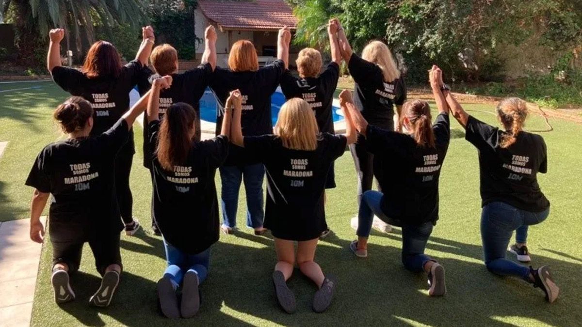 Las hermanas de Diego Maradona con una remera pidiendo justicia