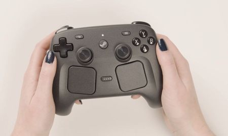 La integración de los trackpads de alta precisión permite que los usuarios de Steam Controller jueguen títulos de estrategia y gestión que antes eran exclusivos para teclado y mouse. La integración de los trackpads de alta precisión permite que los usuarios de Steam Controller jueguen títulos de estrategia y gestión que antes eran exclusivos para teclado y mouse.