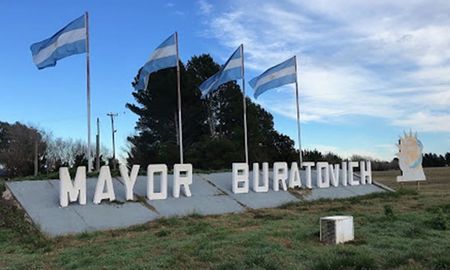 Una joven de 22 años fue asesinada hoy de varias puñaladas en su vivienda de la localidad bonaerense de Mayor Buratovich Una joven de 22 años fue asesinada hoy de varias puñaladas en su vivienda de la localidad bonaerense de Mayor Buratovich