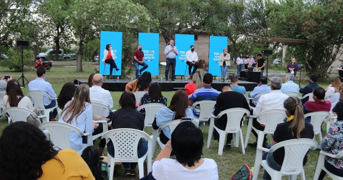 Perotti señaló más adelante que la predisposición del Gobierno Nacional, a través del presidente Alberto Fernández, fue “vital para la llegada de respiradores artificiales y el montaje de camas críticas