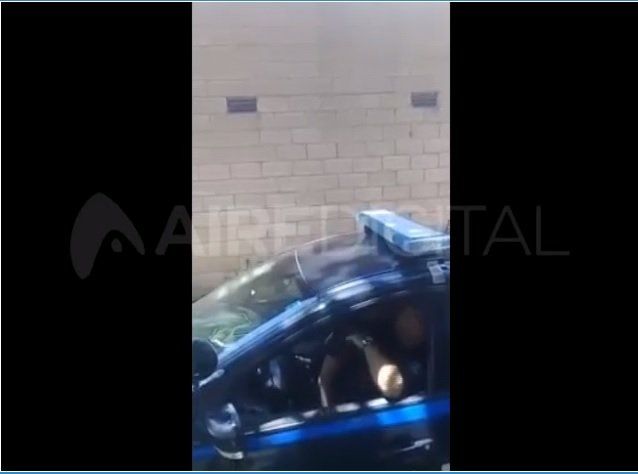 VIDEO | Dos policías tuvieron sexo en un patrullero y todo quedó filmado