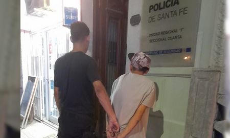 El detenido fue llevado a la Seccional Cuarta de Policía. El detenido fue llevado a la Seccional Cuarta de Policía.