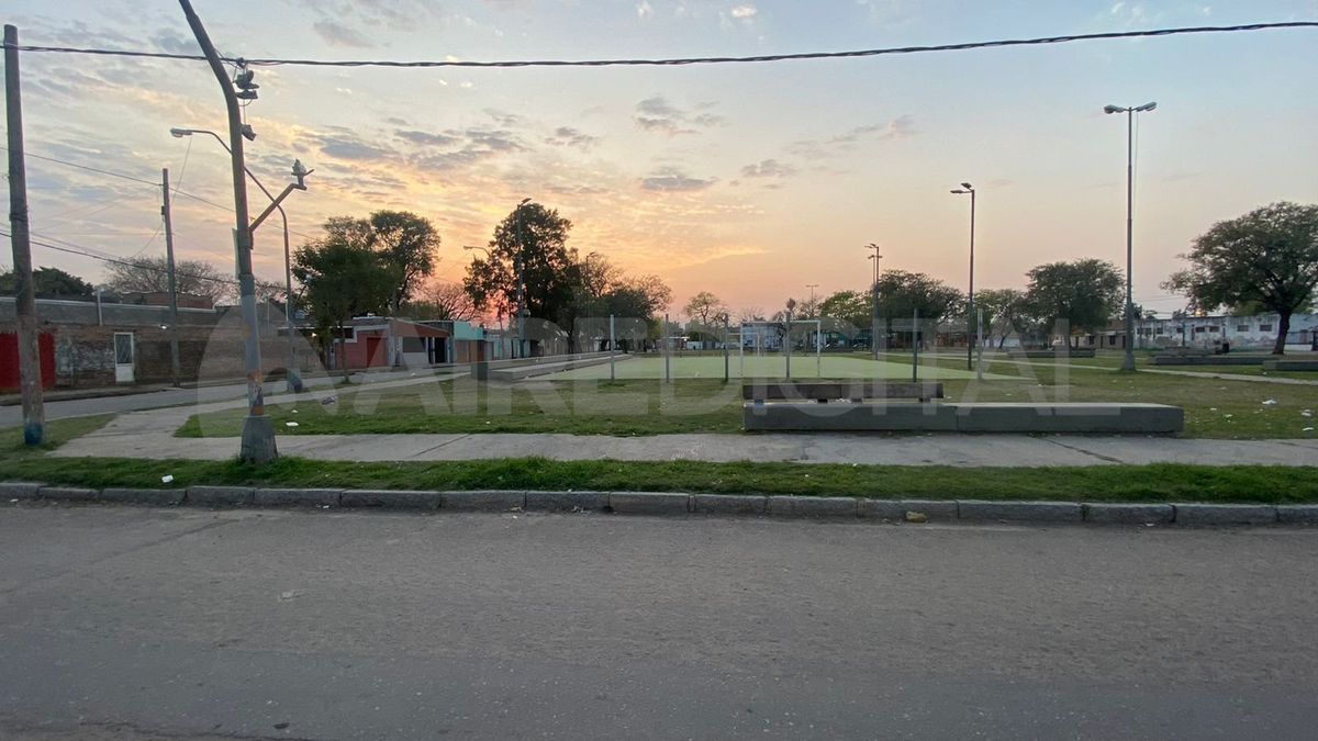 La víctima fue ultimada en la esquina de la plaza del barrio Santa Rosa de Lima.