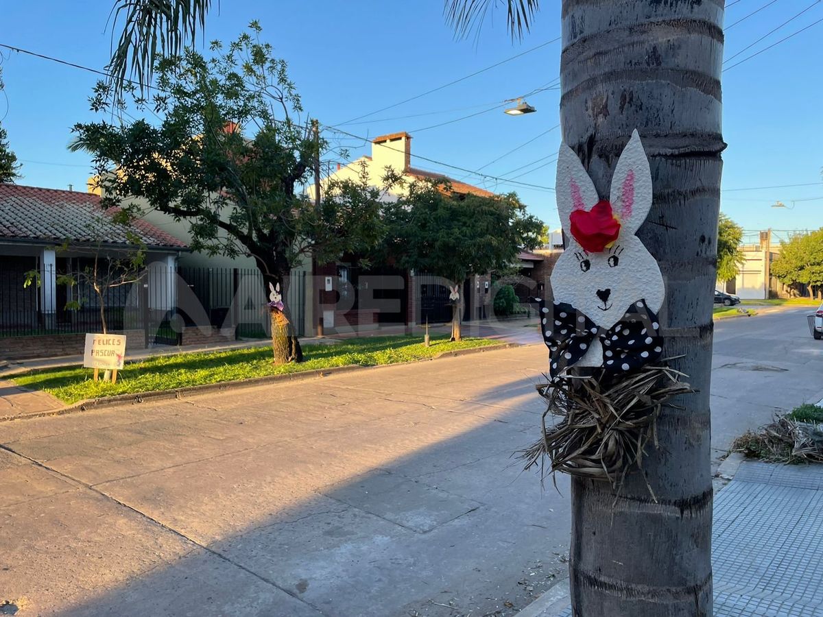 Clima de fiesta previo a pascuas en barrio Candioti Norte. Clima de fiesta previo a pascuas en barrio Candioti Norte.